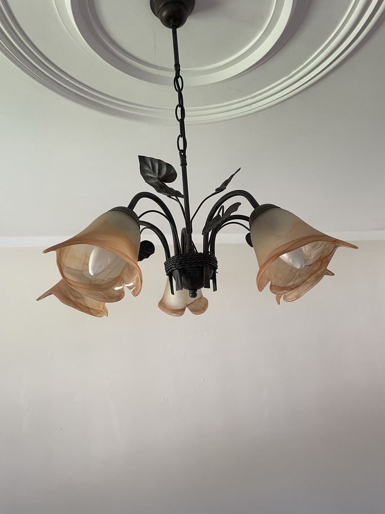 Candeeiro de teto antigo para decoração