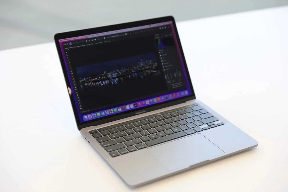 MacBook Pro M2 – 8GB RAM, 256GB SSD (Jak nowy)