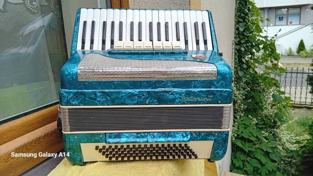 Akordeon victoria II 80 basów 3 chóry