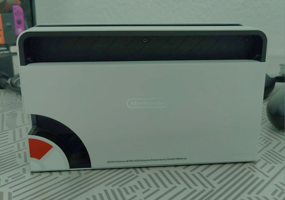 Nintendo Switch OLED Edição Pokémon + Comando Anima