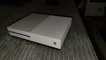 Xbox one s + pad + 5 gier