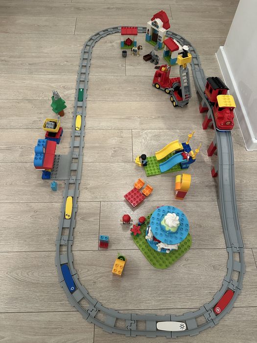 Zestawy Lego Duplo pociąg tory wóz strażacki stajnia i inne