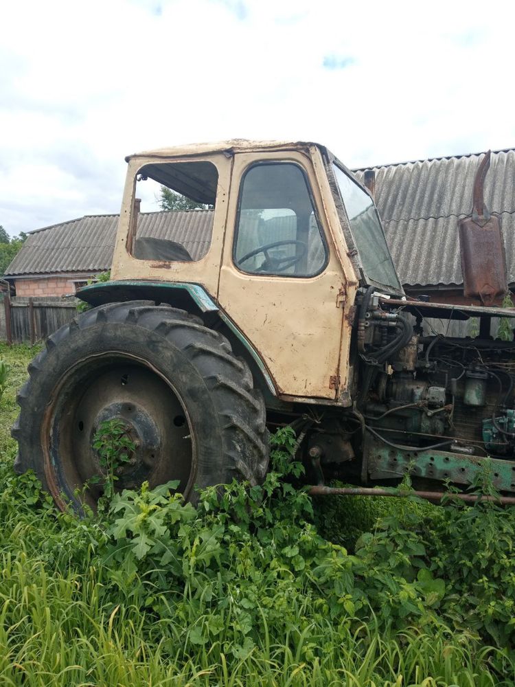 Продам Трактор в гарному стані з плугом
