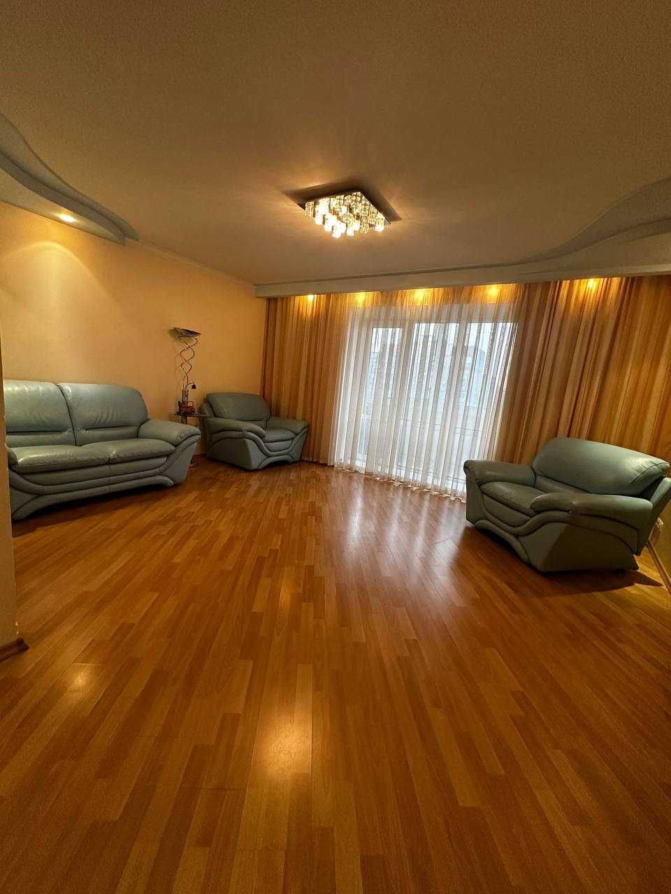 Продаж 3к квартири 93 кв. м на вул. Свободи RUBI 37888