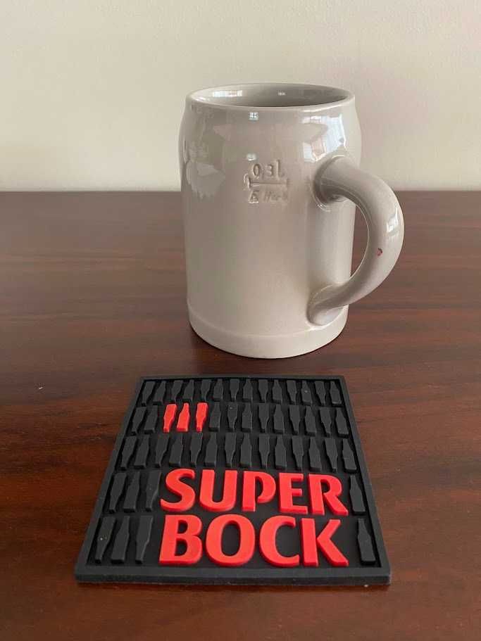 Caneca de cerveja da super bock