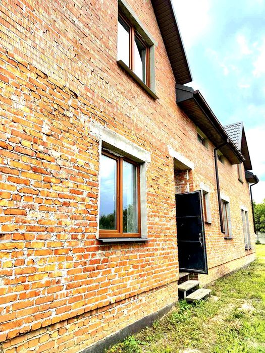 Продається 5-ти кімнатний будинок у місті Городок 30км від Львова