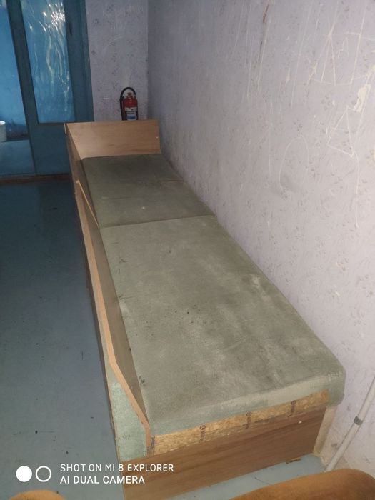 Продам два дивана под ремонт