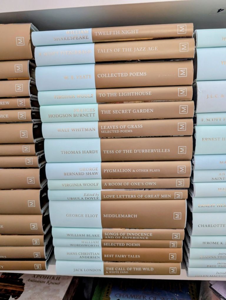 Колекція книг Pan Macmillan Collector's Library