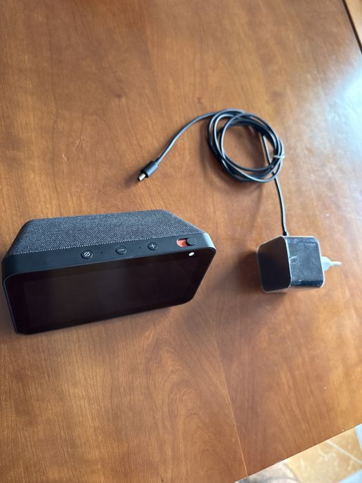 Vendo uma Alexa de ecra echo show 5, cor preta antracite