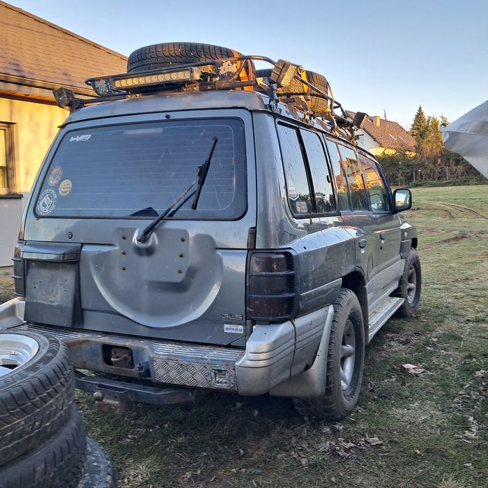Maska klapa bagażnika drzwi Mitsubishi Pajero