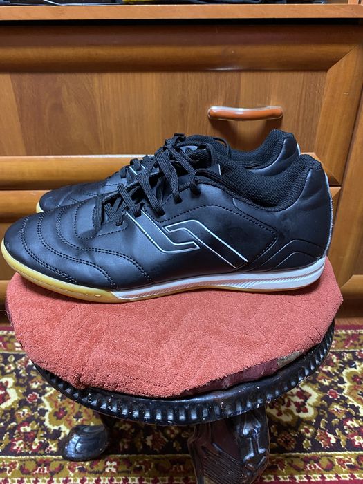 Продається футзальне взуття Pro Touch Classic II IN