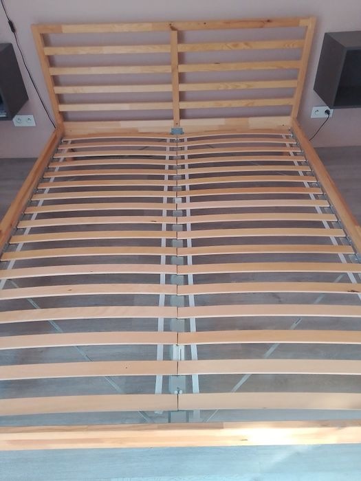 Rama łóżka Ikea ze stelażem