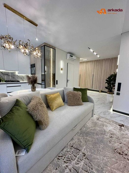 Продаю стильну 3 кімнатну квартиру в районі Озера з власною терасою!