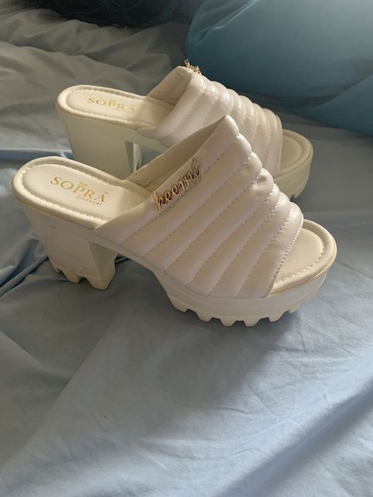 Шлепанцы на каблуке и подошве