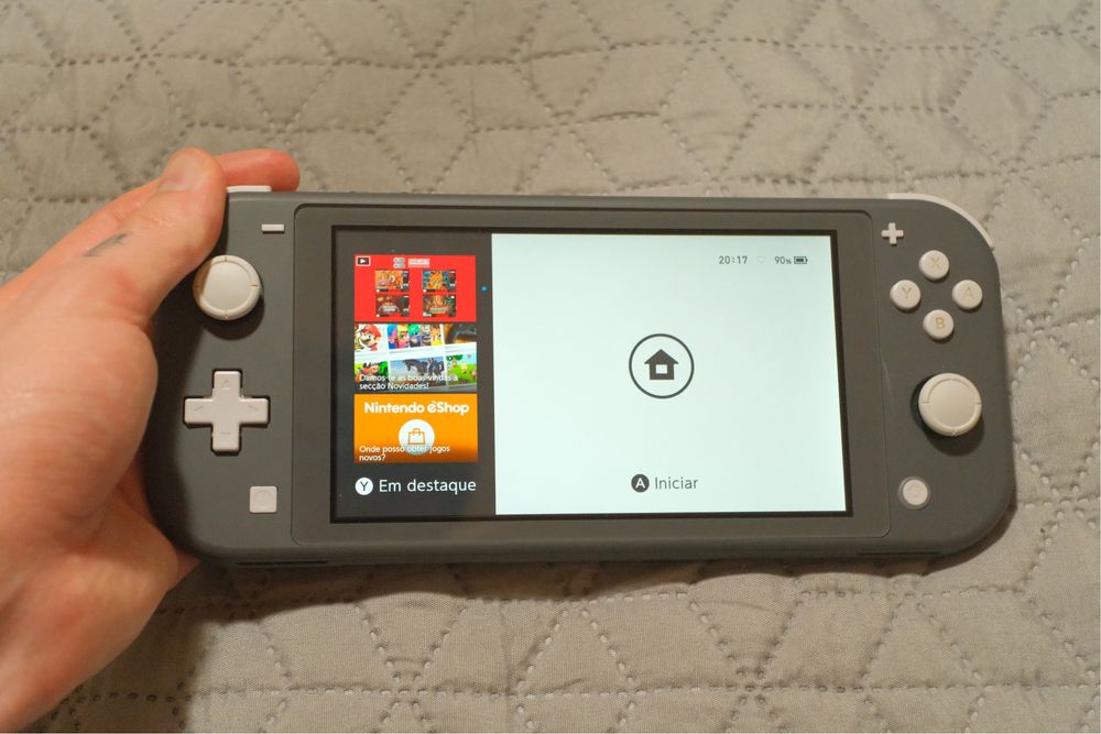 Nintendo Switch Lite + Sd card 64gb + Case