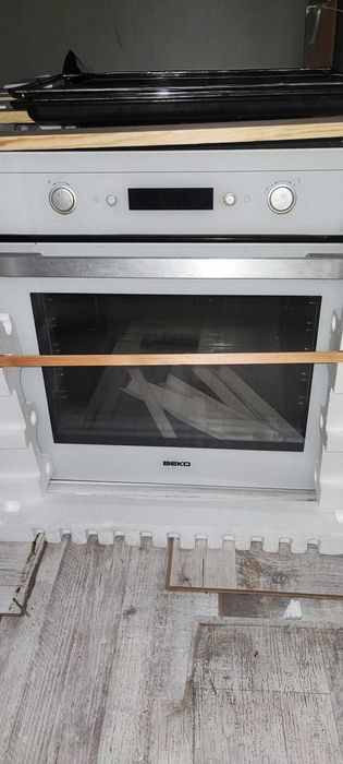 Odstąpie piekarnik elektryczny firmy BEKO