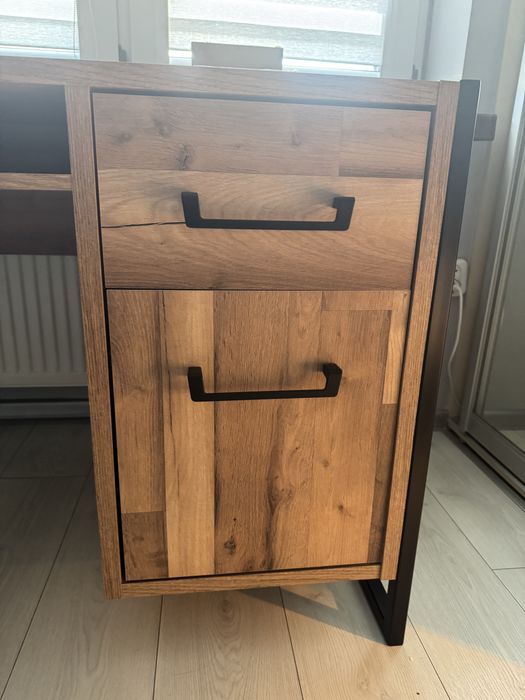 Meble styl loftowy: komod, biurko, półki