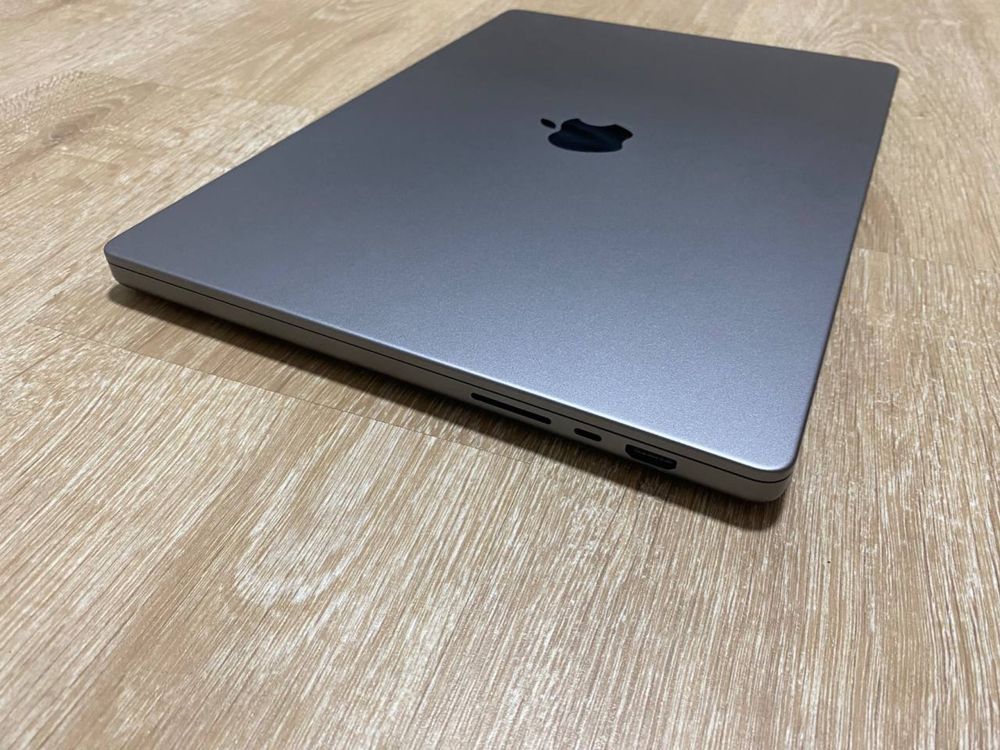 Apple MacBook Pro 16 with Apple M2 pro