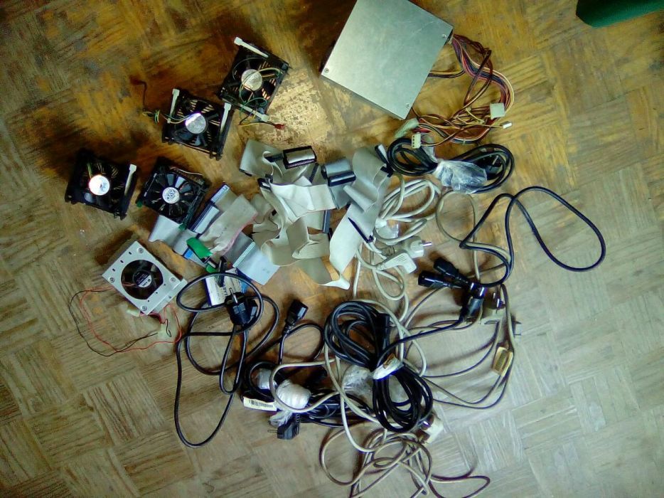 Acessórios e componentes para computadores antigos64740305617923121