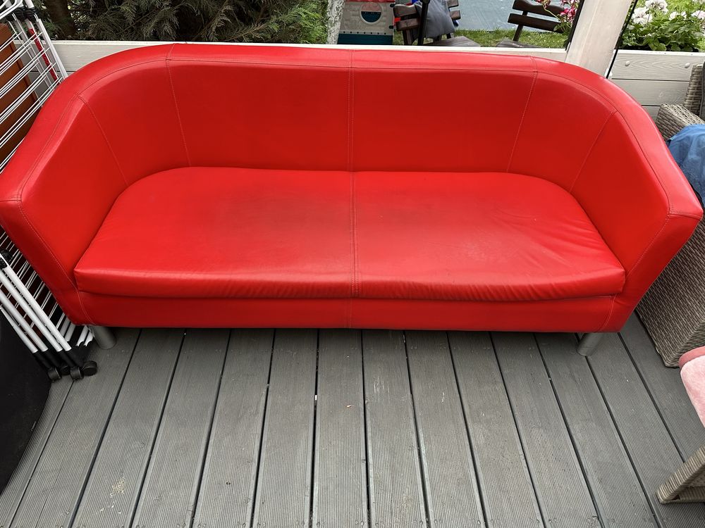 Czerwona sofa używana