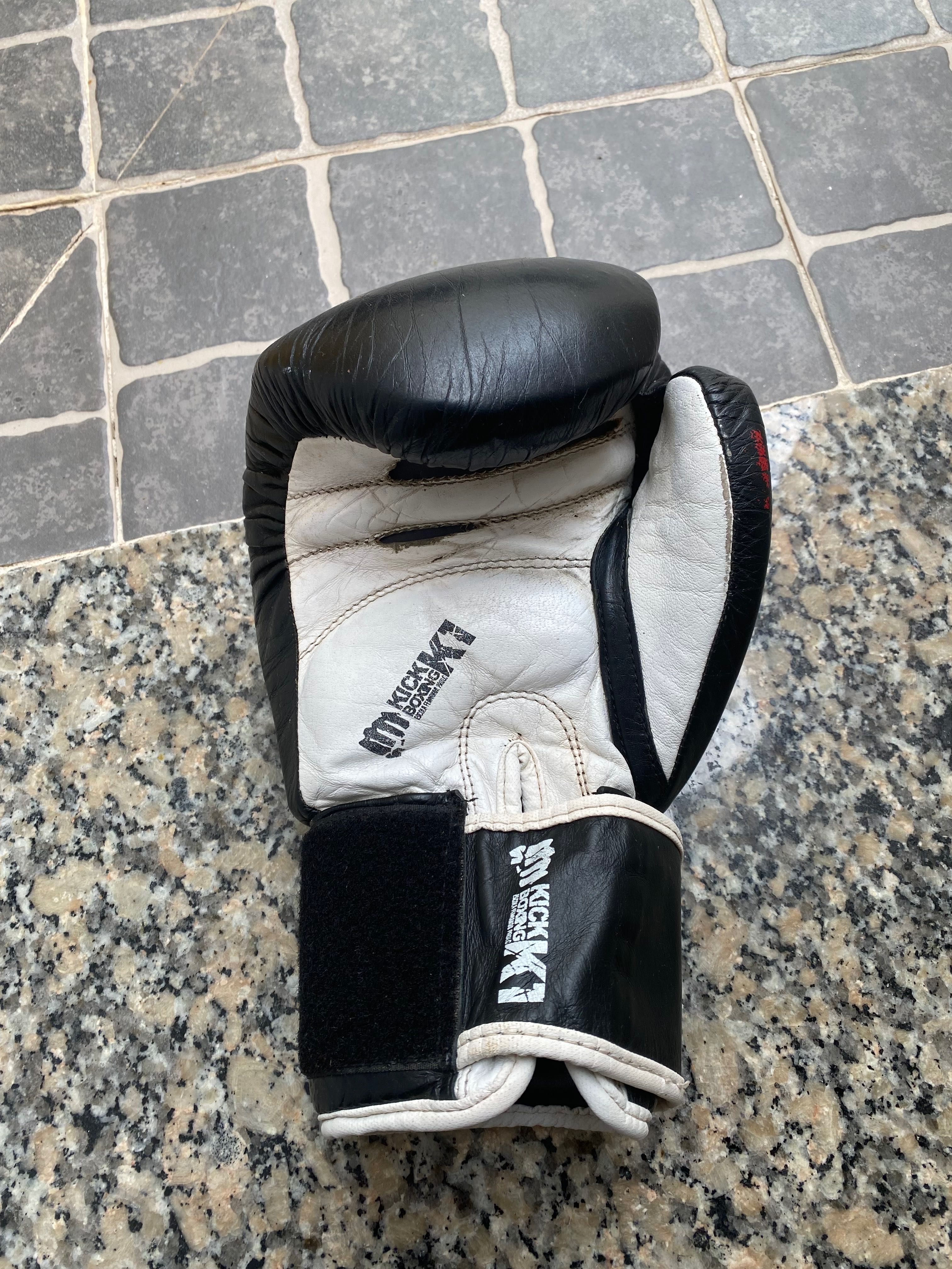 Luva de Kickboxing K1 (10 oz – Pele) – Unidade