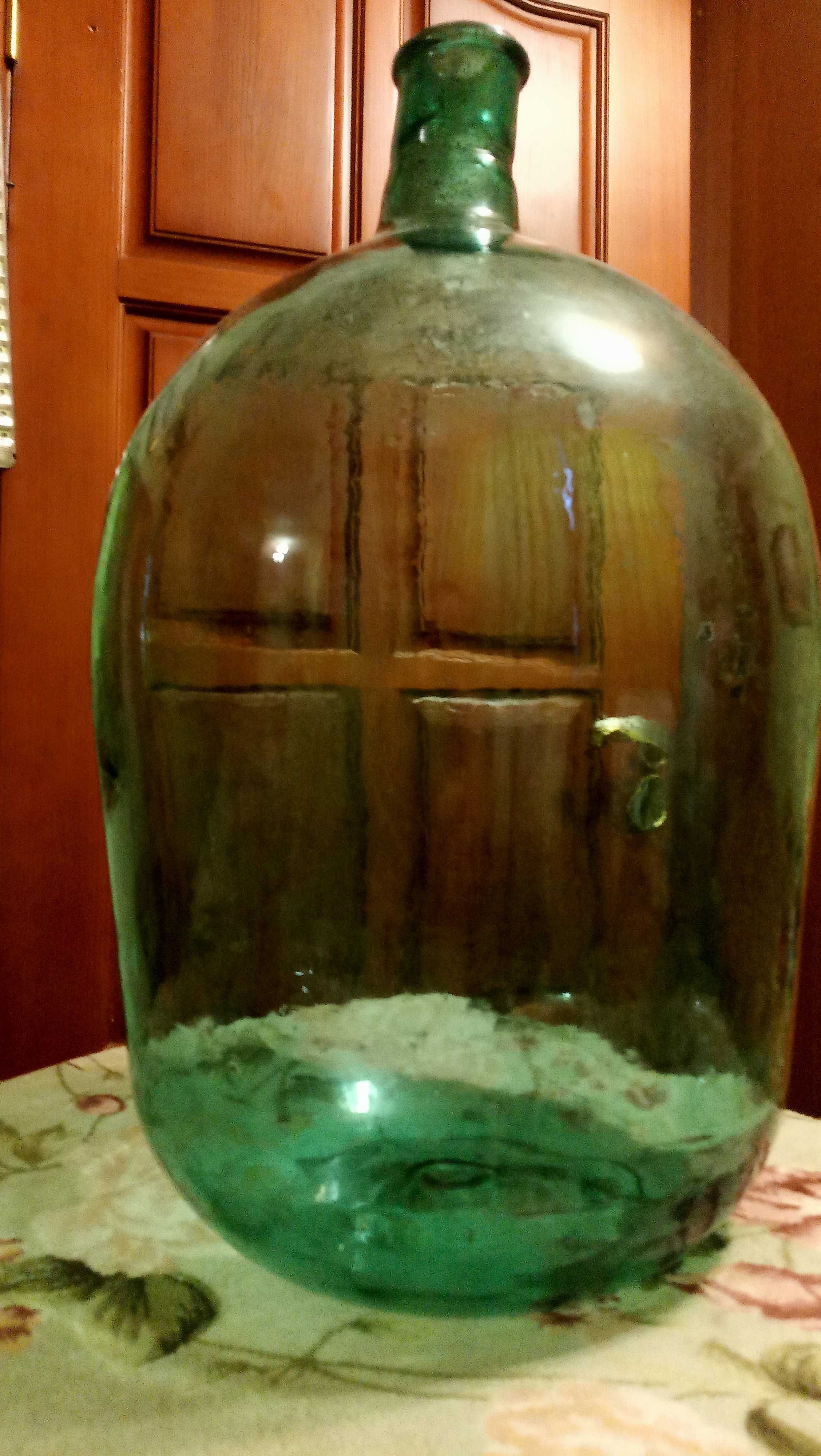 Бутыль стеклянный, зеленое стекло, 15  литров.