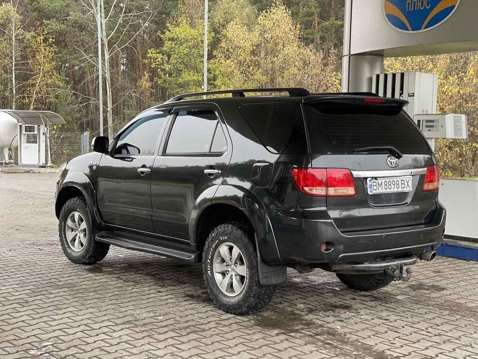 Продам Toyota Fortuner