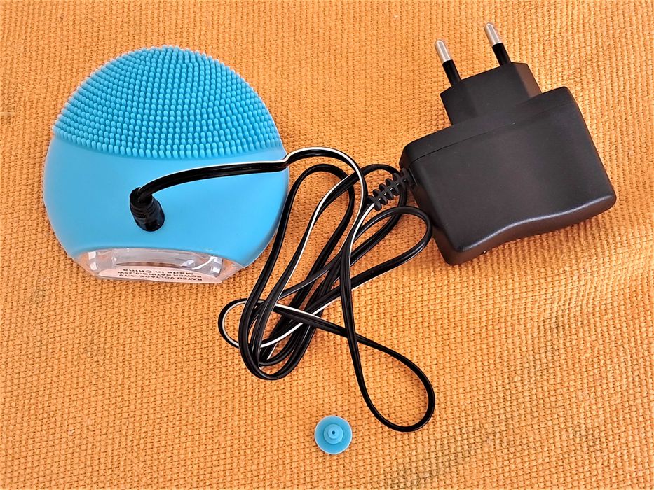 Прибор для массажа и чистки кожи лица Beurer FC 52