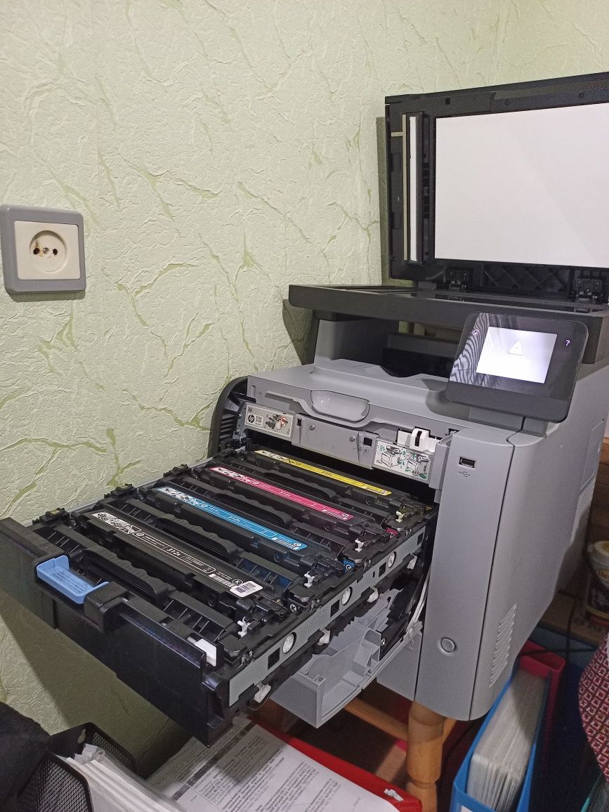 Продам кольоровий багатофункціональний пристрій (МРУ) HP MFP M476dn