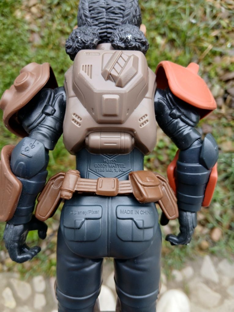 Шарнірна фігурка Іззі Хоторн Mattel 2021 р.
