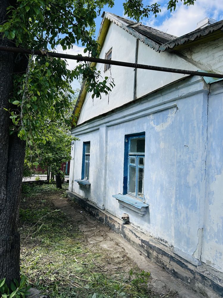 Продаж частини будинку в гарному місці під ремонт