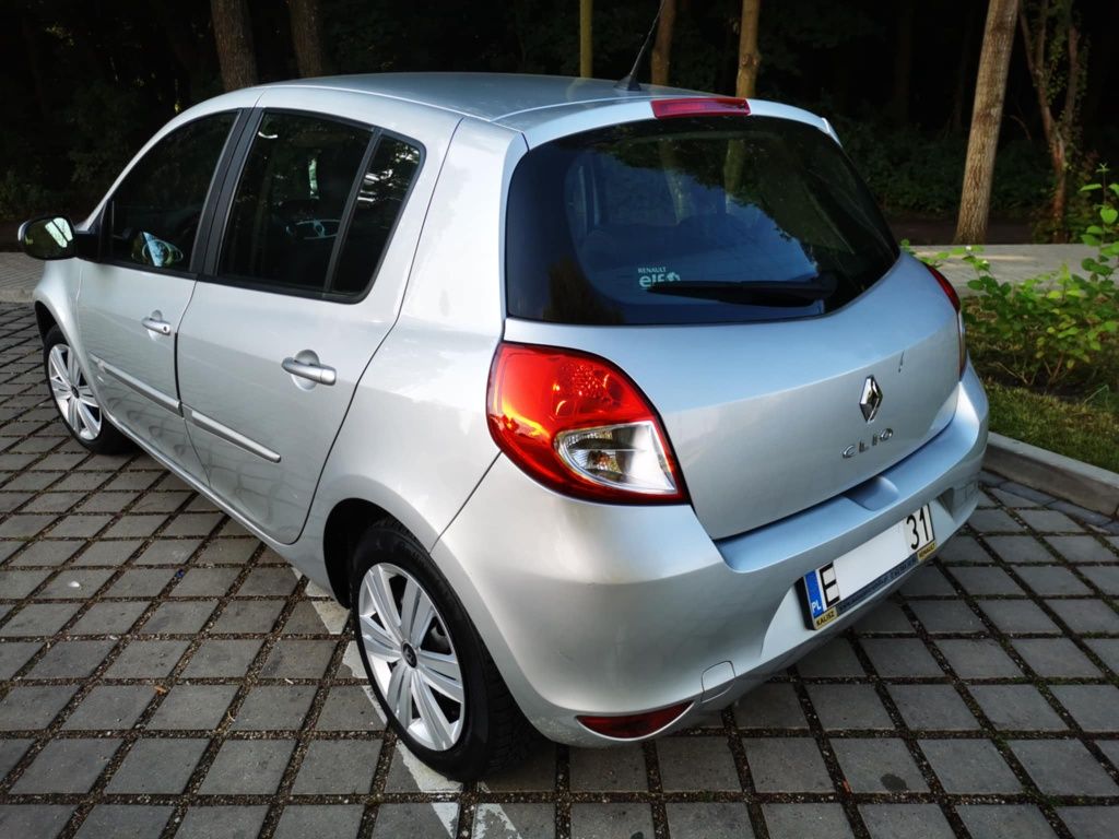 Renault Cliio: P. Rej 2012 rok:  SALON POLSKA;  1,2 benzyna 75 km.