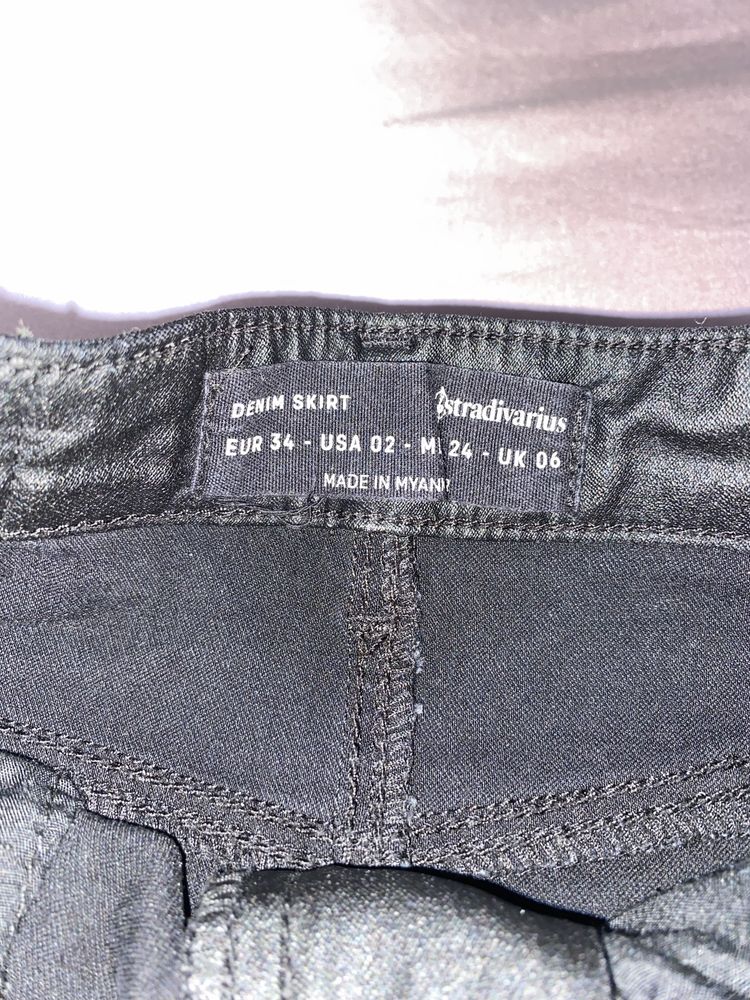 Spódnica Stradivarius 34 xs wysoki stan woskowana czarna
