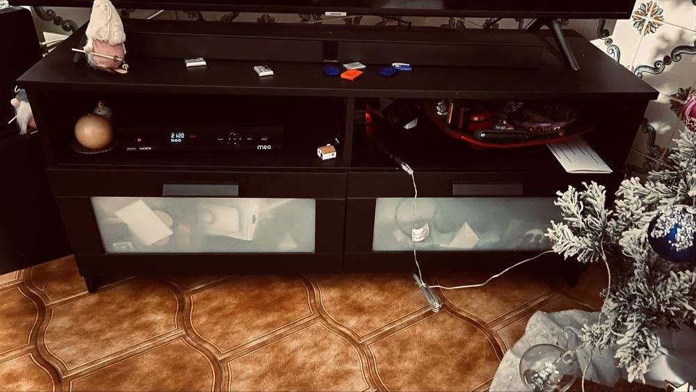 Movel para televisao com 2 gavetas