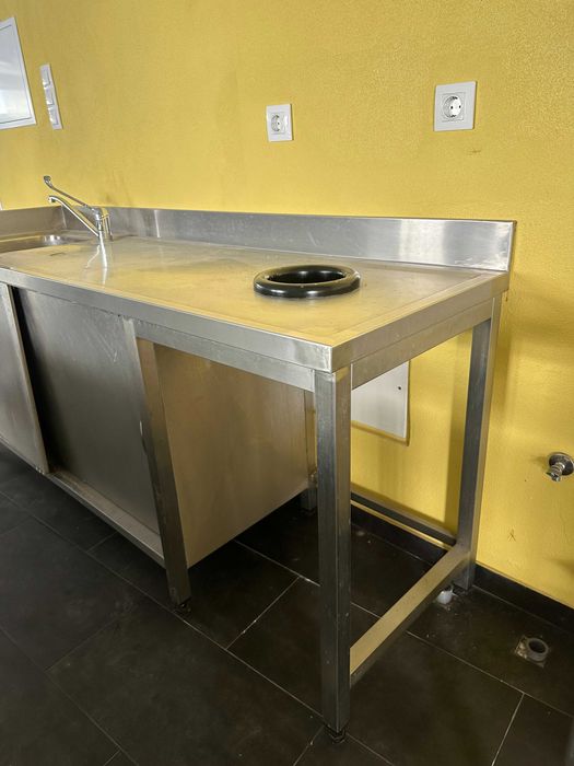 Bancada em Inox com Lavatório – 200x60x86 cm