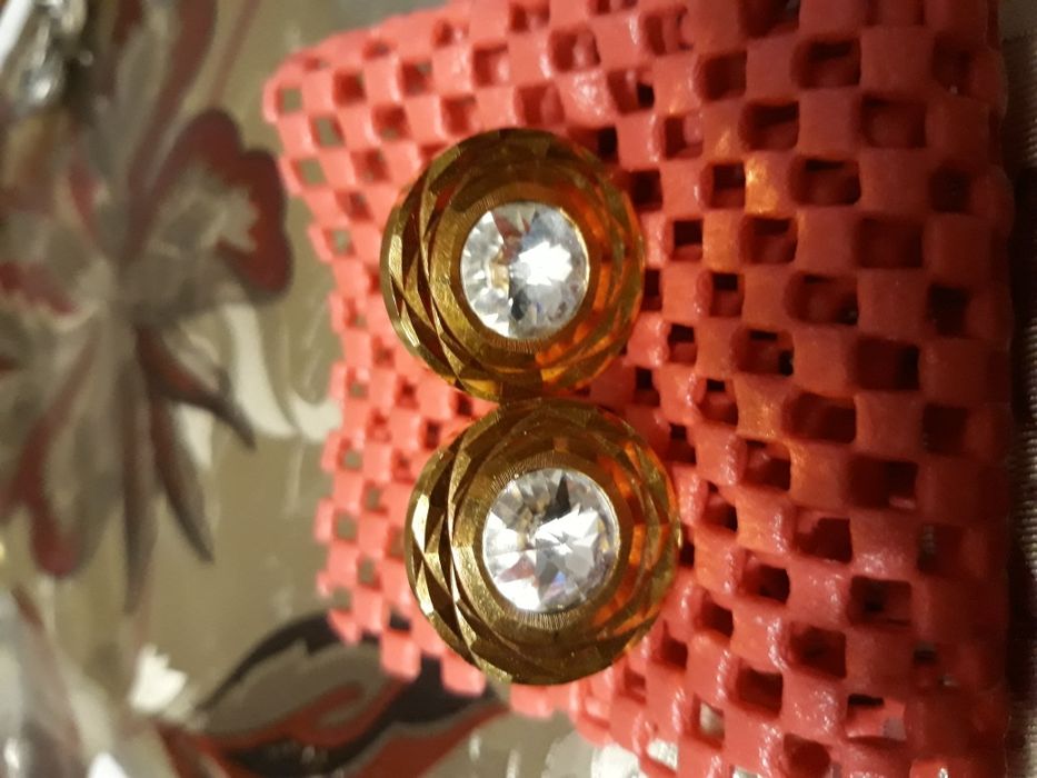 Продам  разные бусы