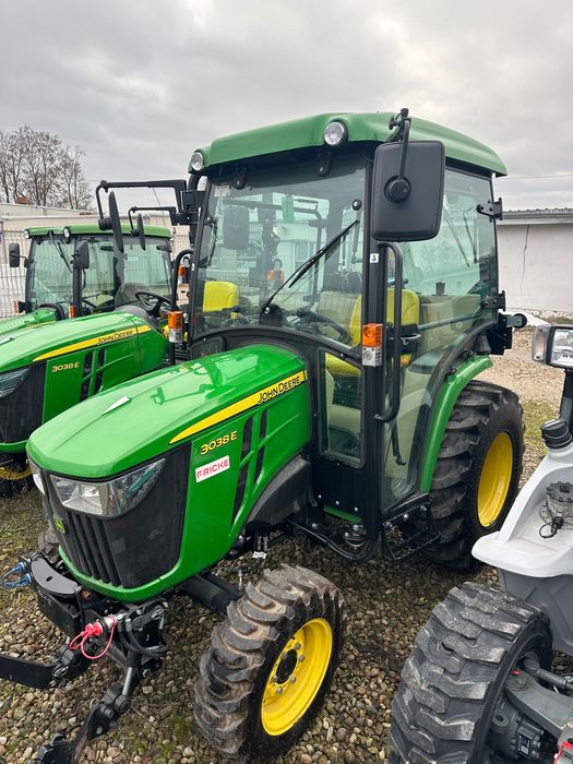 Ciągnik John Deere 3038 sadowniczy