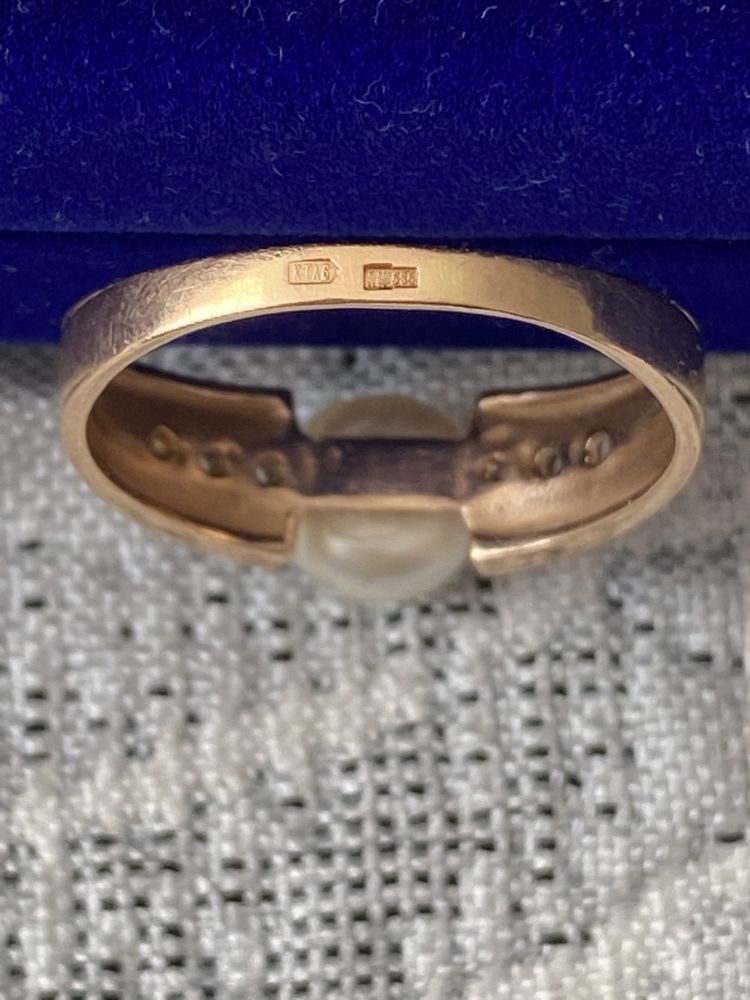 Золотое кольцо  с жемчужиной