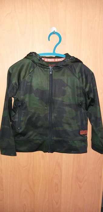 Спортивная кофта.