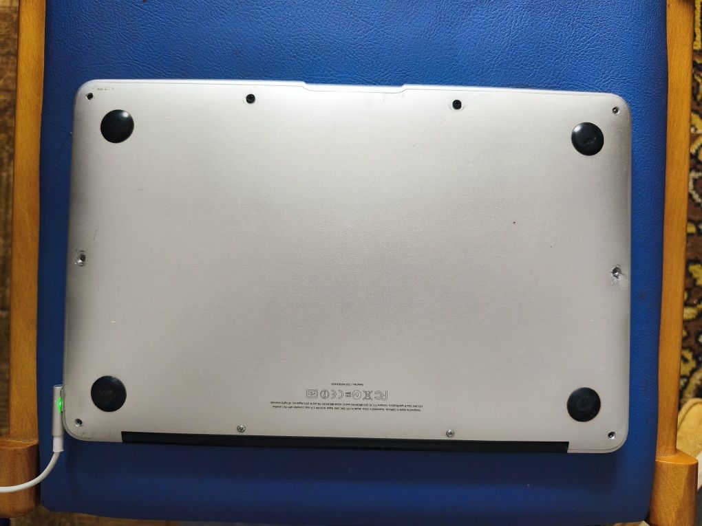 Macbook Air 3.1 - 2gb RAM - 32gb ROM - 11,6 pol