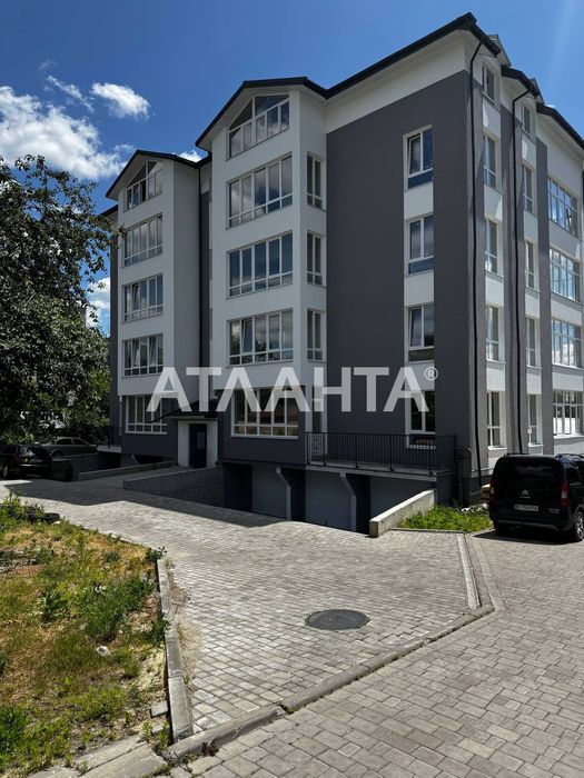 Дворівнева квартира з мансардою у зеленій зоні