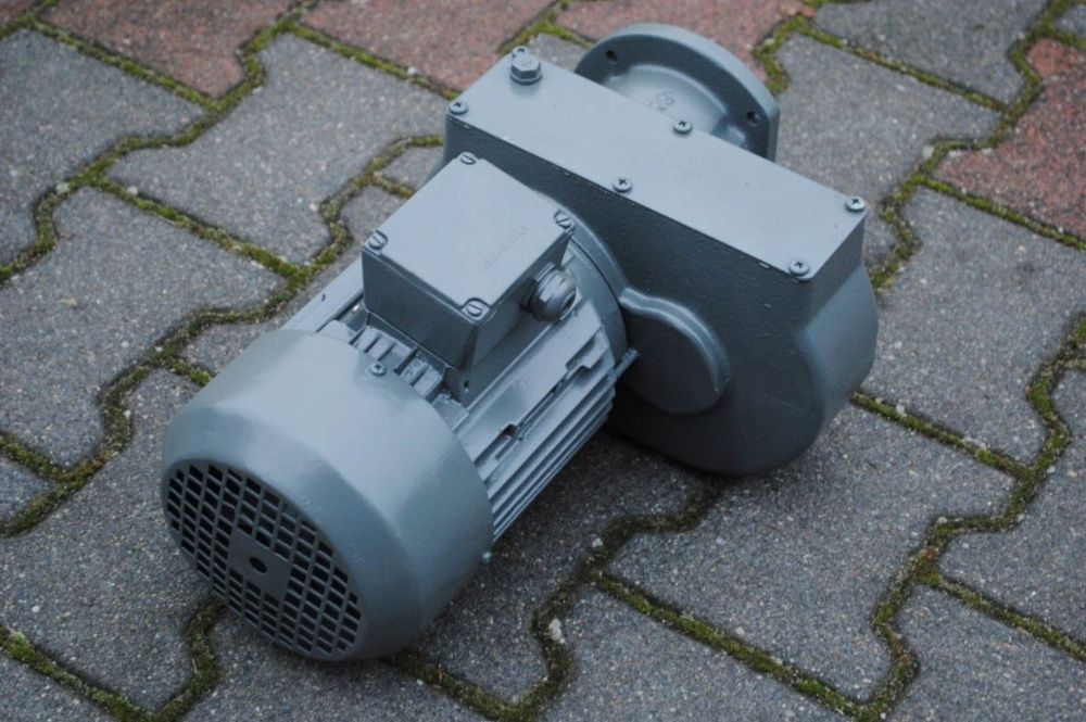 Motoreduktor kołnierzowy 0.75kw. 22obr./min.. Fvat