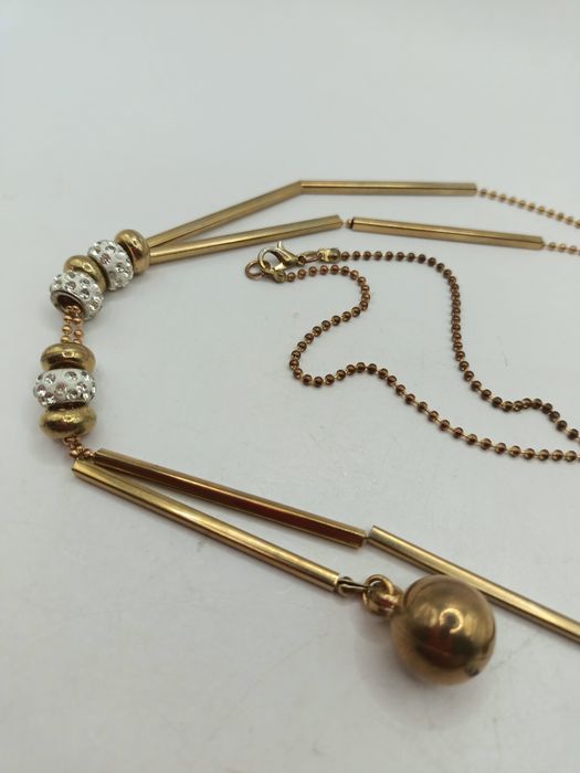 Naszyjnik z,, złotymi ,,bombkami
Dobry