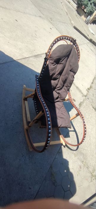 Кресло качалка с подушкой