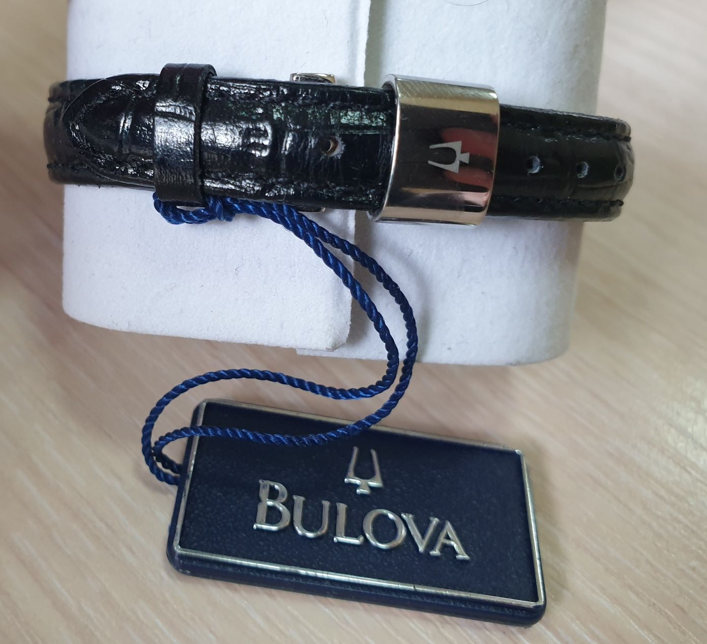 Жіночий наручний годинник фірми Bulova (Швейцарія).
НОВИЙ (без коробки