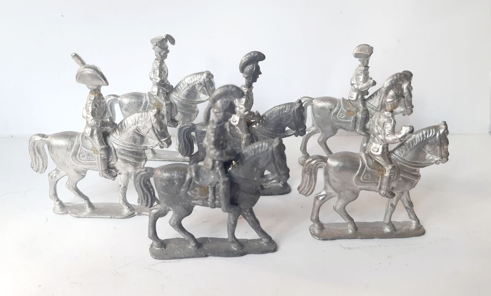 Grande lote de figuras de chumbo antigas