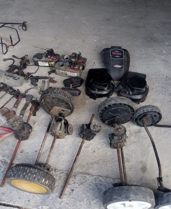 Запчастини двигуна briggs straton різних моделей.Ремонт двигунів