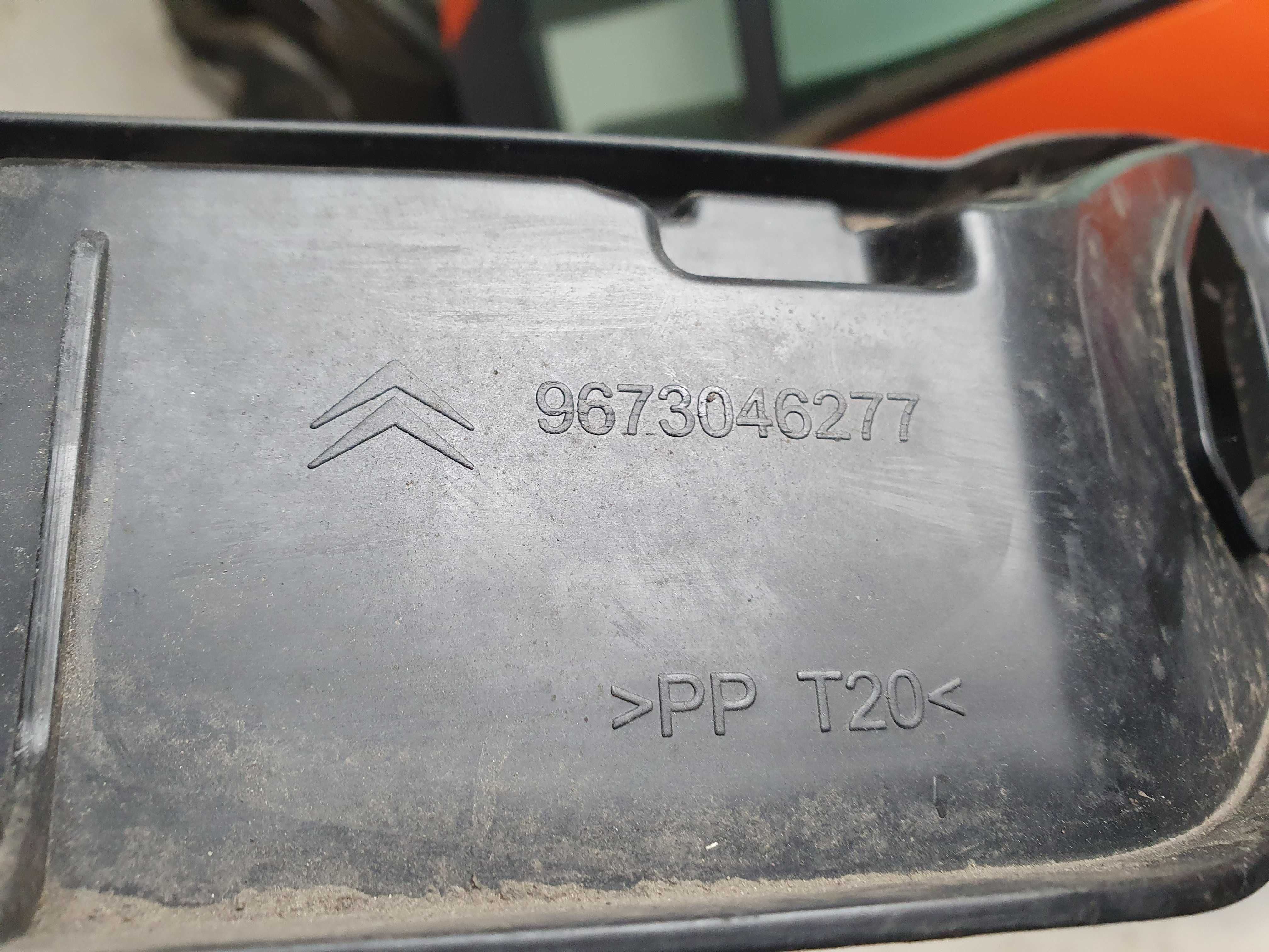 Citroen C4 II B7 listwa mocowanie zderzaka przedniego.