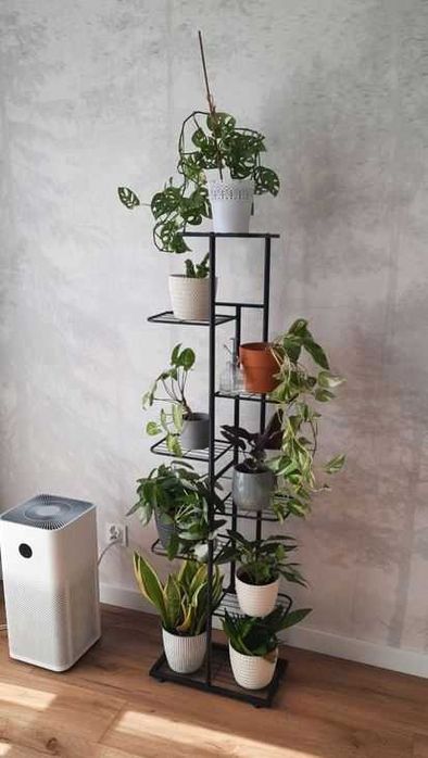 Metalowy kwietnik stojący – 141 cm, 7 półek