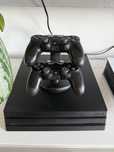 Playstation 4 pro 1 TB 2x pady